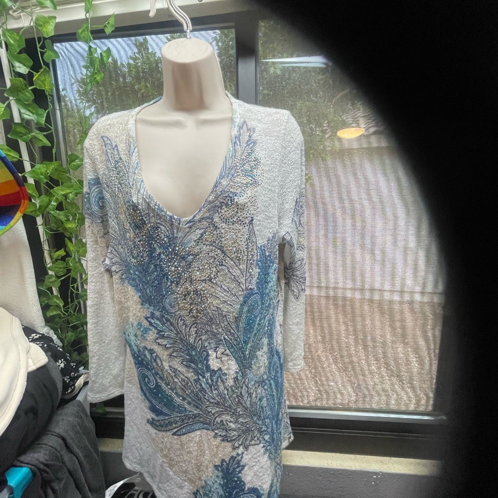 Ladies beautiful peacock blouse - Picture 4 of 8